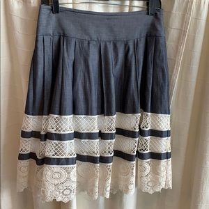 Ann Taylor pleated & lace skirt size 0